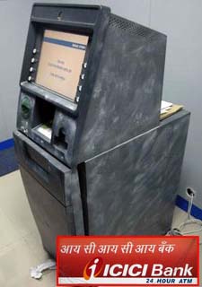 Nalgonda robbery, atm chori, atm mistry, mistery solved, clever police, clever sp, sp initiation, district police, robers arrested, 10 lakhs recovered, robers treatement, third degree, problem solved